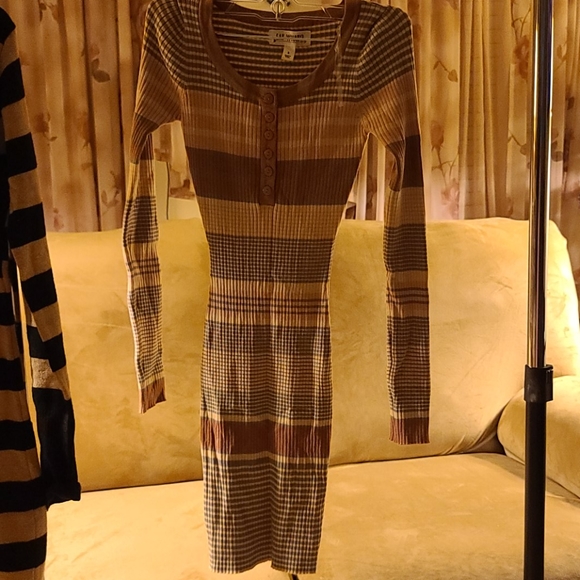 DRESS - Picture 2 of 5